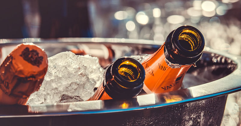 restricciones en el equipaje de cabina con el alcohol
