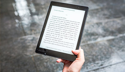 ¿Está permitido llevar un e-book en el equipaje de mano del avión?