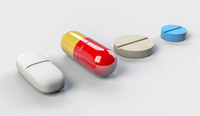 ¿Está permitido llevar medicamentos en el equipaje de mano del avión?